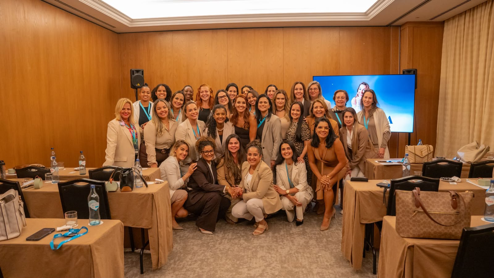 Fotografia coletiva das participantes da edição anterior do Seja Nala